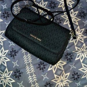 Michael Kors Crossbody black bag medium.